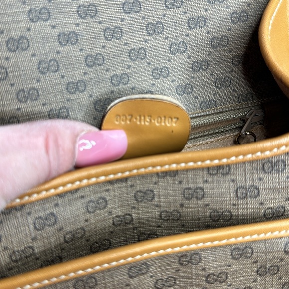 GUCCI Leather Crossbody ~EUC - Picture 12 of 17